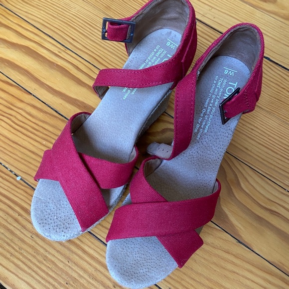 Toms Shoes - NWOT Toms Sienna Red Wedges